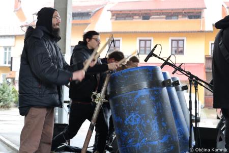 Dobrodošel mamut v Kamniku je dobil svoje mesto bronasti mamut v naravni velikosti, ki stoji v Mamutovem parku (12)